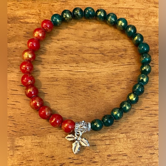NEW Jade Christmas themed bracelet with Poinsettia charm - Picture 3 of 5